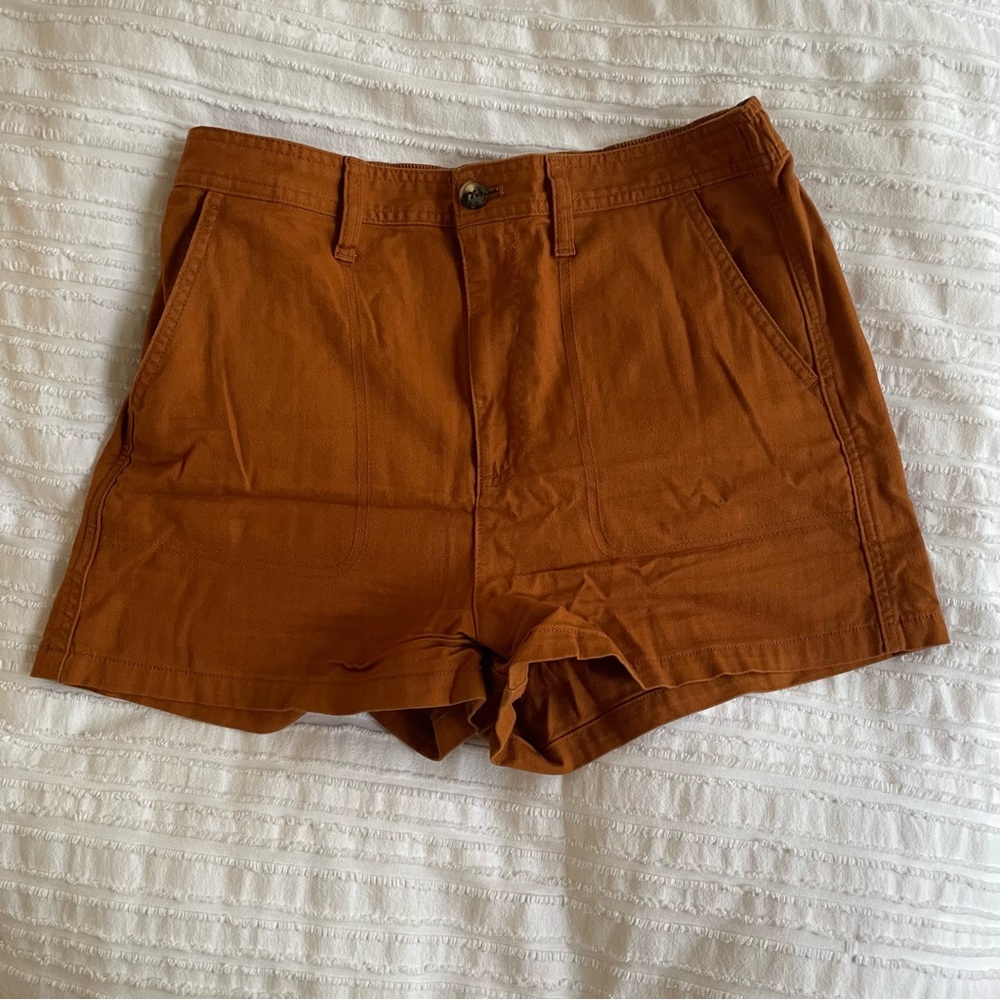 madewell camp shorts in rust color